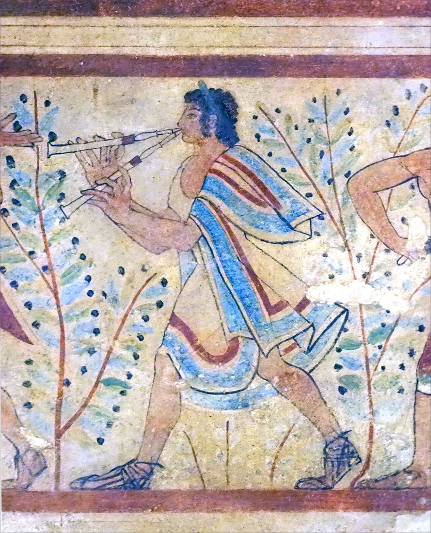 Hráč na dvojitou píšťalu (aulos), detail malby v hrobce Leopardů v Tarquinii.