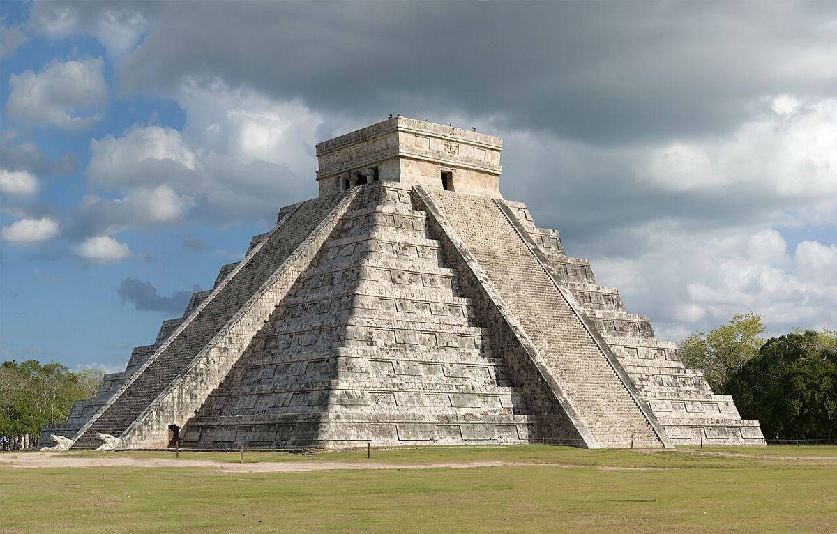 Chrám Kukulkána (El Castillo) v Chichén Itzá na Yucatánu, jednom z hlavních měst severu po úpadku jižních měst.